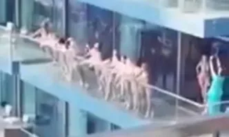 Арестуваха голи украинки в Дубай, снимали се на терасата на небостъргач (ВИДЕО)