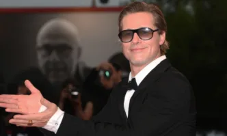 Сред деветте изложени произведения на холивудската знаменитост са конструкция с