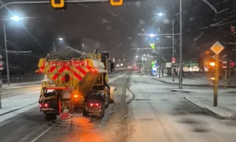 Във връзка със снеговалежите в София през тази нощ са