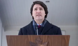 Правителството на канадския премиер Джъстин Трюдо оцеля в понеделник в