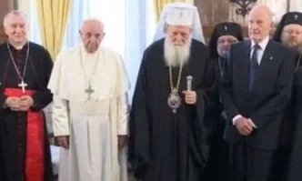 Faktor: В противоречие на конституцията - Св. синод почете Симеон като цар при срещата с папа Франциск