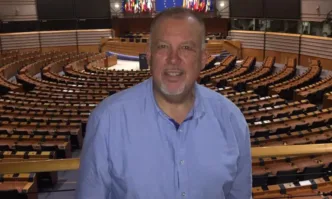 Напусналият наскоро ДСБ общински съветник от Бургас Иво Баев вече