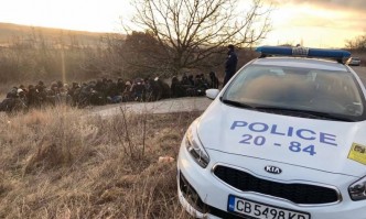 Група от близо 50 мигранти бяха заловени близо до Нова