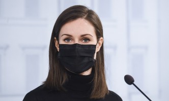 Министър председателят на Финландия Санна Марин беше уловена да се забавлява