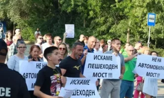 Протест в Овча Купел срещу строеж на мост, затвориха булевард