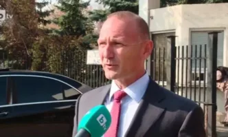 Той заяви че няма да си подаде оставката Служебният енергиен