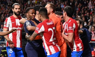 Футболни фенове от цял свят използваха социалните мрежи за да