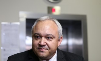 С появата на допълнителни машини за гласуване се цели дискредитиране