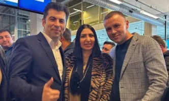 Ицо Хазарта и Кирил Петков изловиха Софи Маринова за снимка
