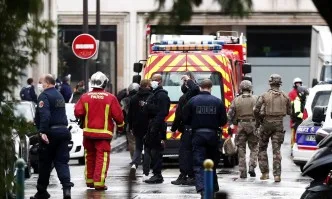 Въоръжен нападател рани с нож четирима до бившата редакция на Шарли Ебдо