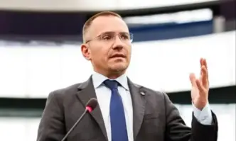 Джамбазки след речта на Денков в ЕП: Виждате шарени хвърчила и бели гълъби, а българите – високи цени