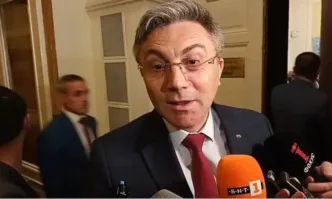 Мустафа Карадайъ говори пред журналисти в кулоарите на парламента - 20.04.2023