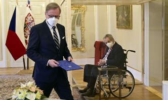 Петър Фиала беше назначен от президента Милош Земан Чешкият президент