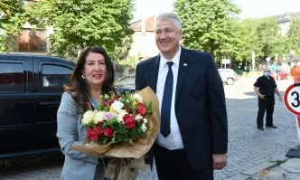 Херо Мустафа на посещение в Пирогов, занесе подаръци на най-малките пациенти