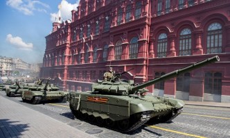 Очевидец на Ройтерс забеляза колони от бойни машини включително танкове