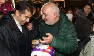 От профила във Фейсбук на Ивелин Николов Революцията реши че