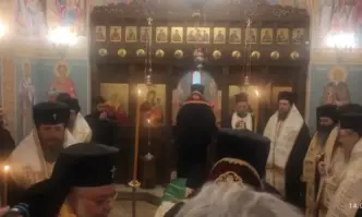 Тленните останки на патриарх Неофит бяха внесени в храм Света
