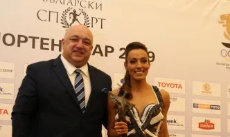 Кралев връчи Спортен Икар за шампионско дълголетие на Ивет Лалова