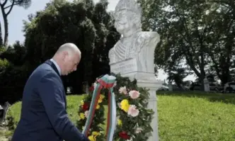 Българската делегация начело с Росен Желязков положи венец пред паметника на Капитан Петко войвода в Рим