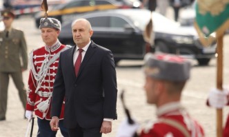 Радев: Решението на НС е опасна стъпка към въвличане на България във войната