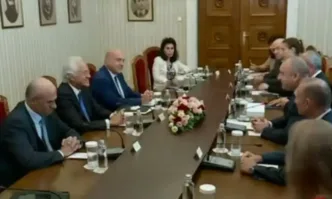 Президентът  Радев приема на Дондуков 2 представители на ръководството на