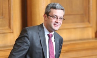 Радев има политическия потенциал да отстрани това правителство защото той