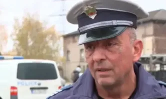 В Костинброд един български полицай с риск за живота си