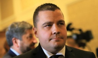 Такива като Костадин Костадинов пречат на всички процеси в една