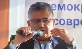 Абас Галямов прогнозира че руският президент може да отмени изборите