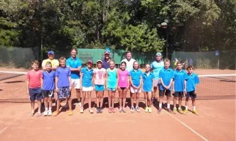 Съвместен лагер между български и френски таланти до 10 г. на Националния ОББ тенис център
