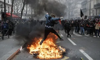 Сблъсъци между полицията и протестиращите избухнаха днес в Париж И