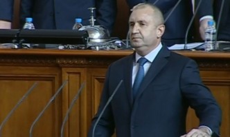 От Фейсбук профила на Петьо БлъсковНай новият виц Румен Радев се кълне