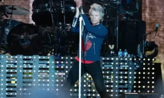 Рок легендата Джон Бон Джоуви разубеди жена да не скача