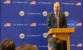 Новият посланик на САЩ Кенет Мъртън пристигна в България съобщиха