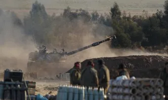 Израел струпа войски по границата с Газа, обмисля сухопътна операция (СНИМКИ)