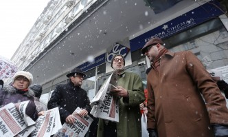 Входът не ведомството беше постлан с вестнициГЕРБ защитиха запечатания вестник