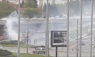 Автомобил се запали в движение в София