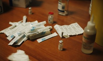 Здравното министерство ще пренасочва средства от ковид ваксини за украинските бежанци