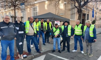 Те настояват финансовия министър да покаже как се харчи публичния