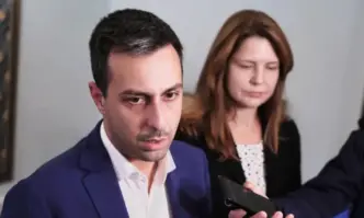 Васил Терзиев излезе демонстративно от залата като неуверен младеж неспособен