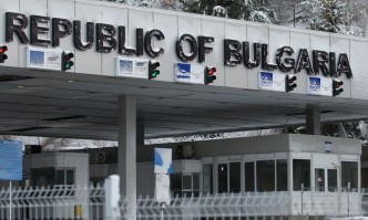 Румънски граничари спряха 22 тона хартиени отпадъци от България