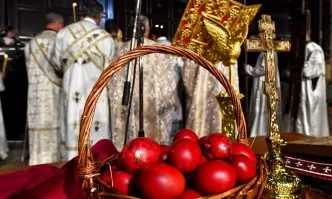 Заплахата от COVID-19 остави православните християни на Великден по домовете