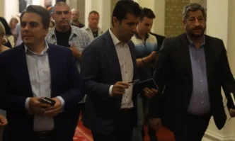 Промяната с нов гаф нареждат на структурите по места да