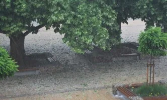 Един човек е загинал при бурята в събота в Своге