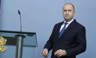 Маневри: Радев обвини Борисов, че подопечната му НСО охранява Пеевски и Доган