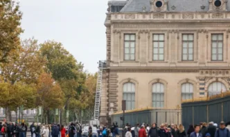 Еманюел Макрон определи кражбата като атака срещу френското културно наследствоВ