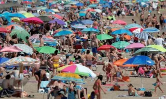 Адски жеги отвъд океана: в Лос Анджелис температурата достигна 49,4 градуса