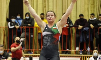 Световната и европейска шампионка по борба в категория до 59