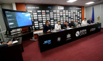 Кузманов среща квалификант а Лазаров ще мери сили с ЛехечкаТримата