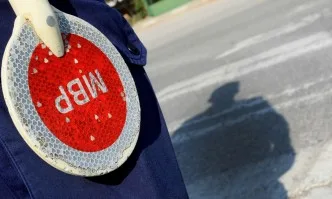 Кола удари патрулка в Пловдив, ранени са двама полицаи